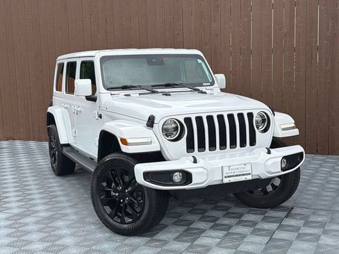 Used 2022 Jeep Wrangler Unlimited Sahara AWD/4WD image 12