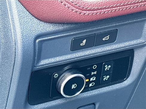 Used 2024 Ford Expedition Limited image 10