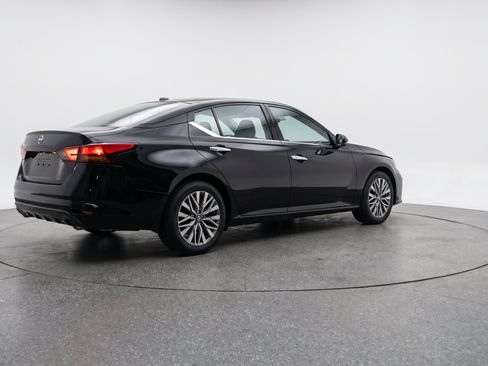 Used 2025 Nissan Altima 2.5 SV FWD image 9