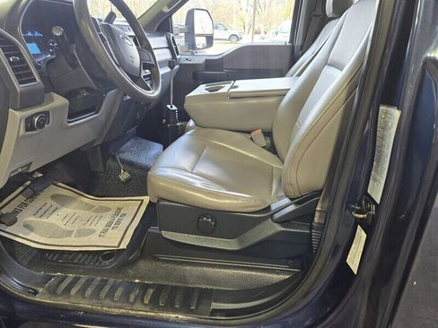 Used 2017 Ford F550 2WD Regular Cab Super Duty image 15