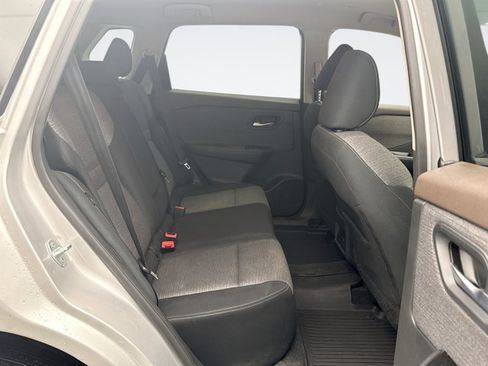 Used 2022 Nissan Rogue SV AWD/4WD image 17