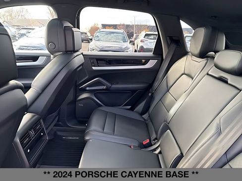 Used 2024 Porsche Cayenne w/ Premium Package AWD/4WD image 14