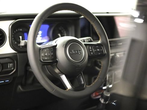 Used 2024 Jeep Wrangler Unlimited image 12