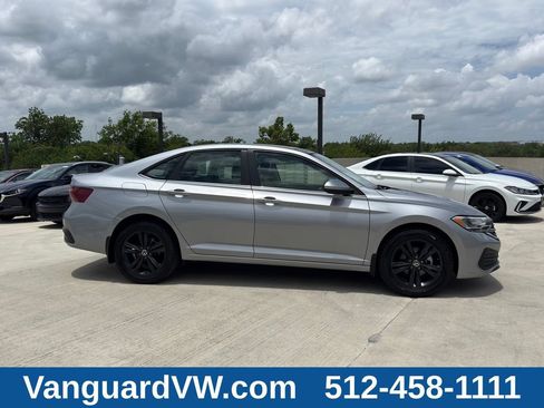 Used 2024 Volkswagen Jetta SE w/ Panoramic Sunroof Package FWD image 6