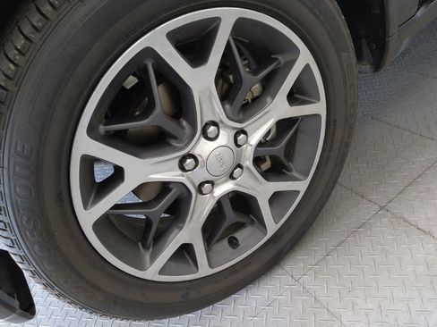 Used 2019 Jeep Grand Cherokee Overland RWD image 31