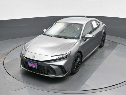 Used 2025 Toyota Camry SE FWD image 14