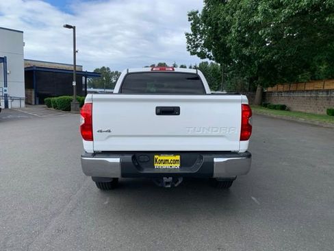 Used 2017 Toyota Tundra SR5 w/ SR5 Upgrade Package AWD/4WD image 4