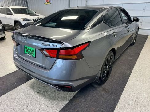 Used 2022 Nissan Altima 2.5 SR w/ Midnight Edition Package FWD image 3