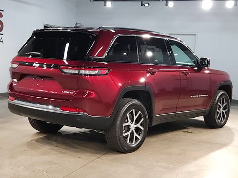 Used 2025 Jeep Grand Cherokee Limited AWD/4WD image 7