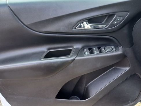 Used 2018 Chevrolet Equinox LT image 5