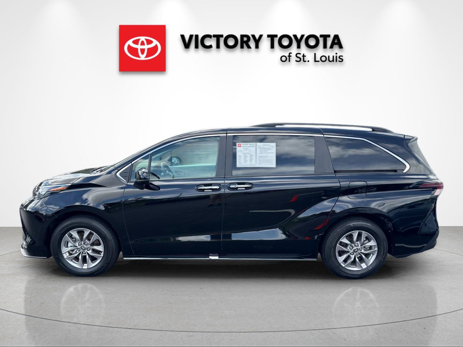 Used 2026 Toyota Sienna XLE FWD image 6