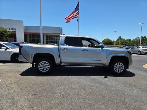 Certified 2024 Toyota Tacoma SR5 AWD/4WD image 12