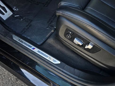 Used 2021 BMW X7 xDrive40i w/ M Sport Package AWD/4WD image 24