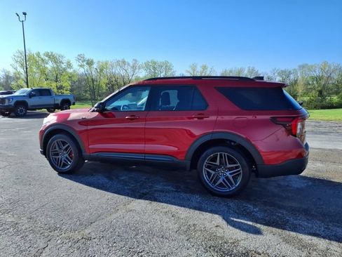 Used 2025 Ford Explorer ST-Line w/ ST-Line Street Pack AWD/4WD image 31