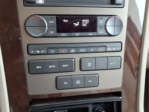 Used 2014 Lincoln Navigator L 4WD image 22