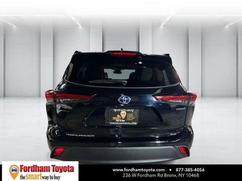 Used 2022 Toyota Highlander XLE AWD/4WD image 5