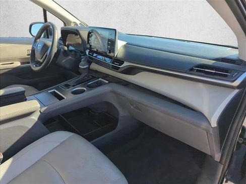 Certified 2021 Toyota Sienna Limited image 29