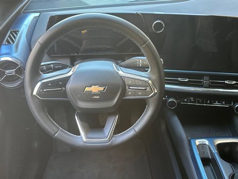 Used 2024 Chevrolet Equinox EV LT FWD image 17