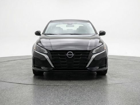 Used 2025 Nissan Altima 2.5 SV image 2