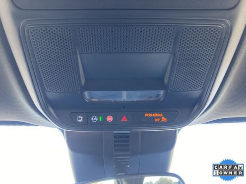 Used 2025 Chevrolet Traverse LT image 20