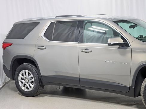 Used 2018 Chevrolet Traverse LT image 3