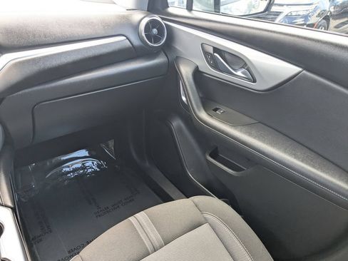 Certified 2025 Chevrolet Blazer LT FWD image 16