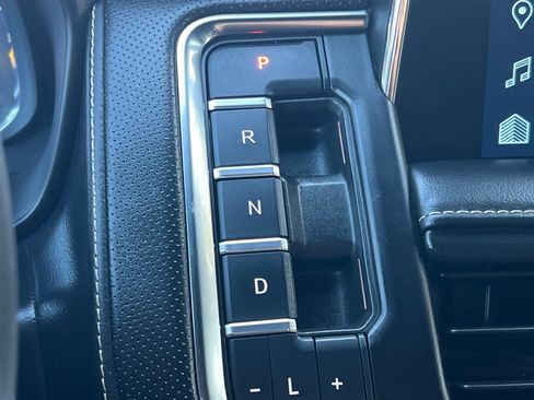 Used 2023 Chevrolet Suburban Premier image 23