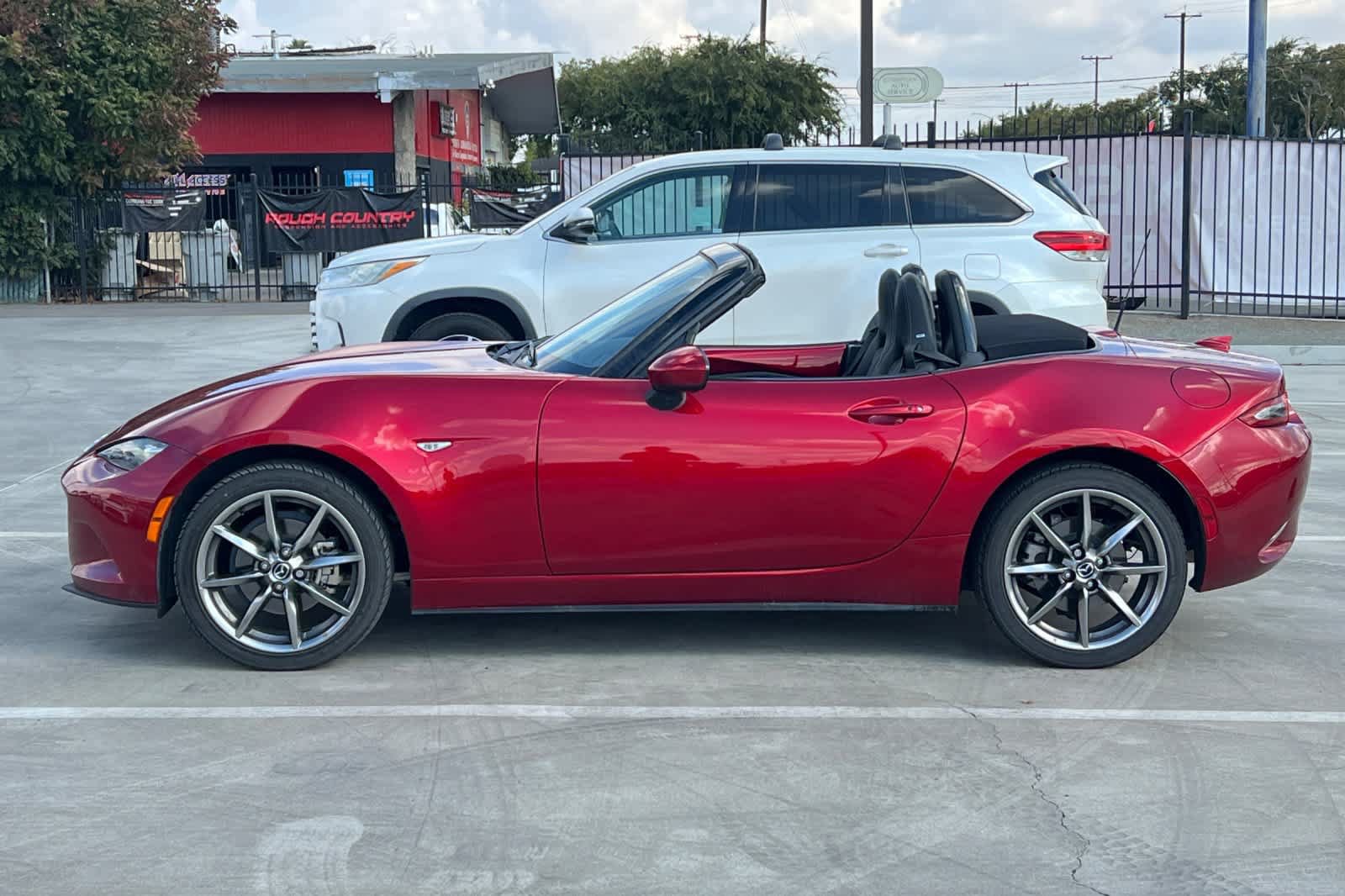 Used 2022 MAZDA MX-5 Miata Grand Touring RWD image 3