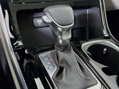 Used 2024 Kia Carnival SX Prestige image 11