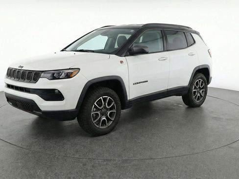 Used 2025 Jeep Compass Trailhawk image 3