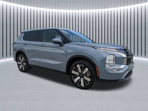 New 2026 Mitsubishi Outlander SE FWD image 2