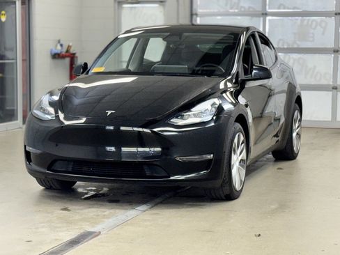 Used 2023 Tesla Model Y Long Range image 3