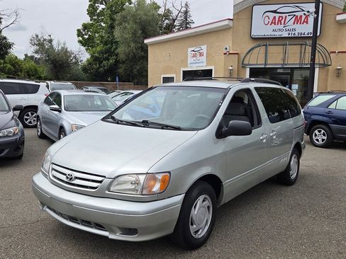 Used 2002 Toyota Sienna LE FWD image 1