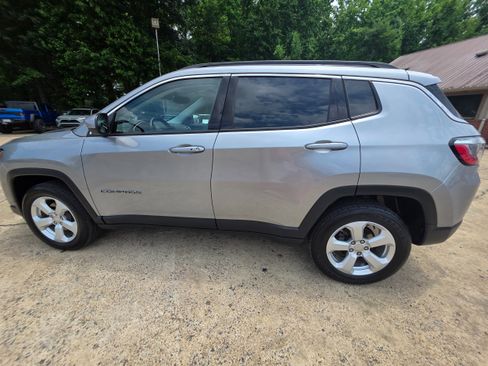 Used 2019 Jeep Compass Latitude w/ Cold Weather Group AWD/4WD image 7