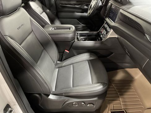 Used 2024 GMC Yukon XL Denali w/ Max Trailering Package image 15