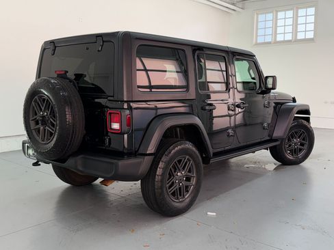 Used 2024 Jeep Wrangler Unlimited Sport AWD/4WD image 8