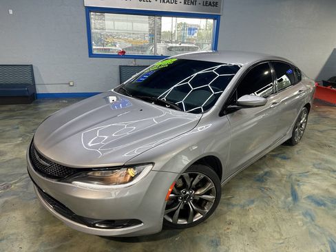 Used 2015 Chrysler 200 S image 2