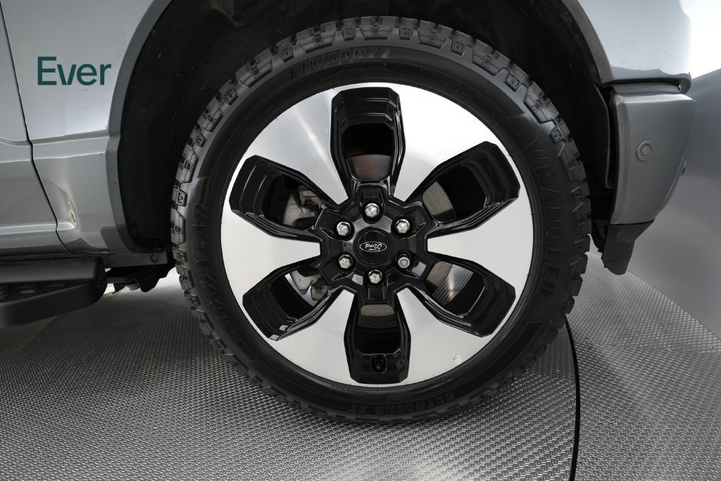 Used 2022 Ford F150 Lightning Platinum AWD/4WD image 13