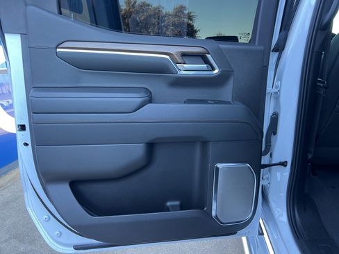 Used 2024 Chevrolet Silverado 1500 High Country w/ Technology Package image 17