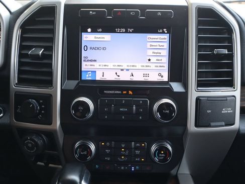 Used 2019 Ford F150 Lariat w/ Equipment Group 502A Luxury AWD/4WD image 33