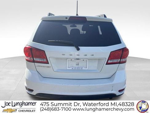 Used 2019 Dodge Journey SE w/ Blacktop Package FWD image 4