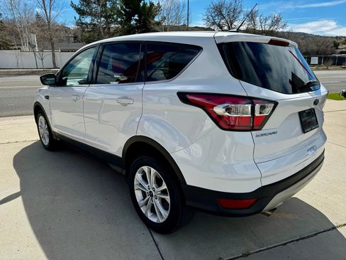 Used 2017 Ford Escape SE image 5