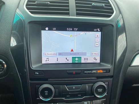 Used 2017 Ford Explorer XLT w/ Equipment Group 202A AWD/4WD image 22