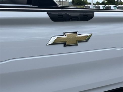 New 2025 Chevrolet Silverado EV LT image 32