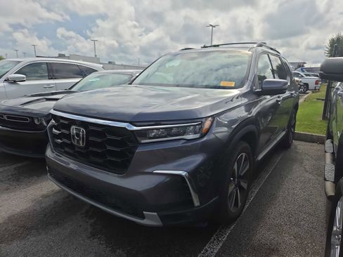 Used 2023 Honda Pilot Elite image 10