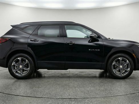 Used 2025 Chevrolet Blazer LT FWD image 11