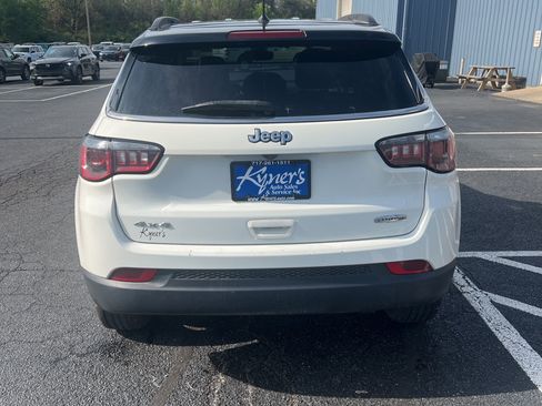 Used 2018 Jeep Compass Latitude AWD/4WD image 4