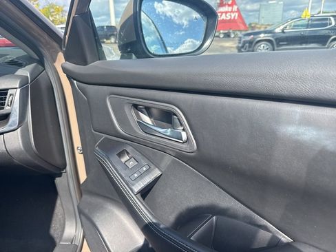 Used 2024 Nissan Rogue SV image 14