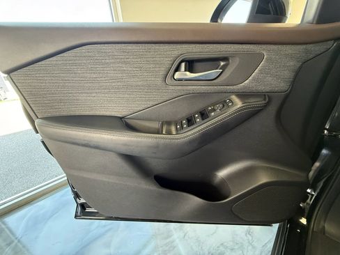 Used 2023 Nissan Rogue SV AWD/4WD image 31