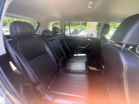 Used 2024 Volkswagen Tiguan SE AWD/4WD image 16